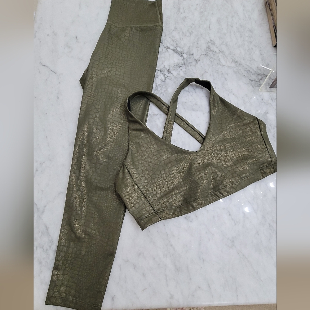 Carbon38 Olive Leggings and Top Set